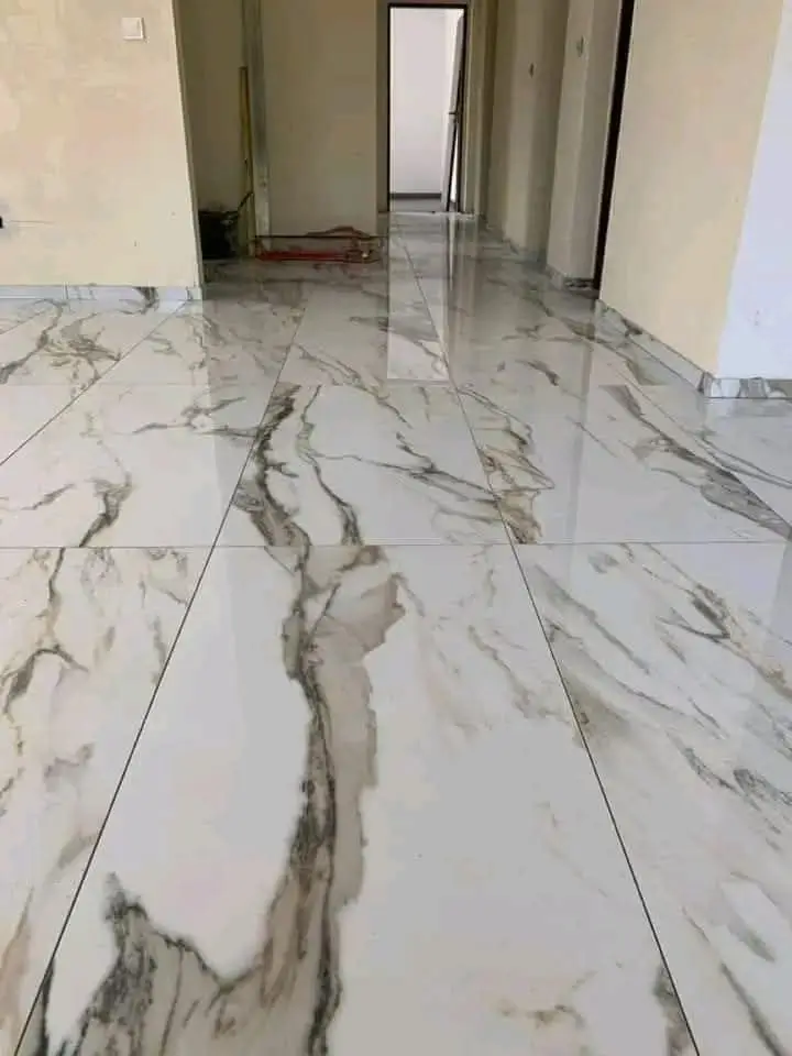 معلم تركيب بلاط